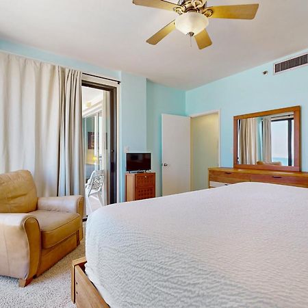 Navarre Towers Condos Room photo
