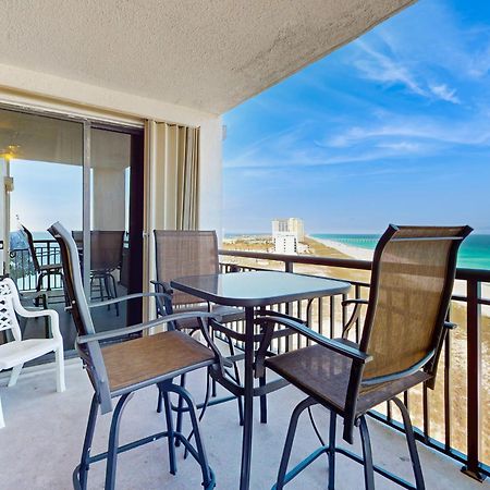 Navarre Towers Condos Room photo