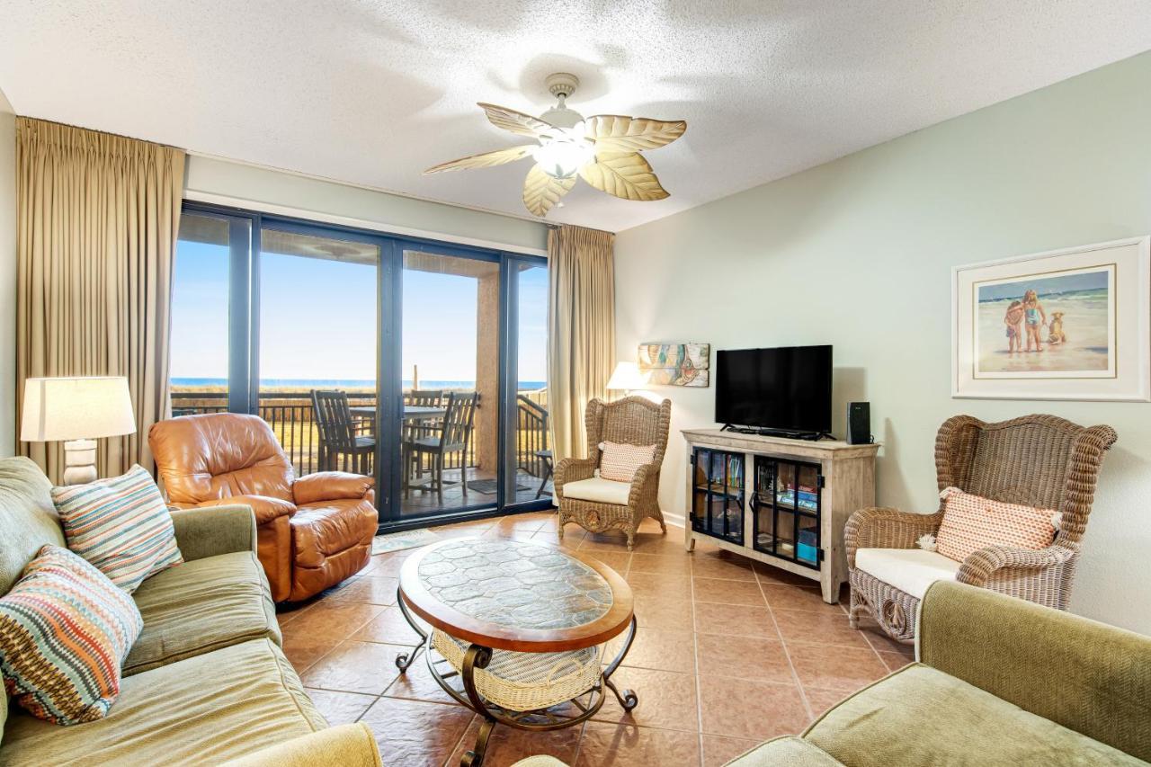 Navarre Towers Condos Room photo