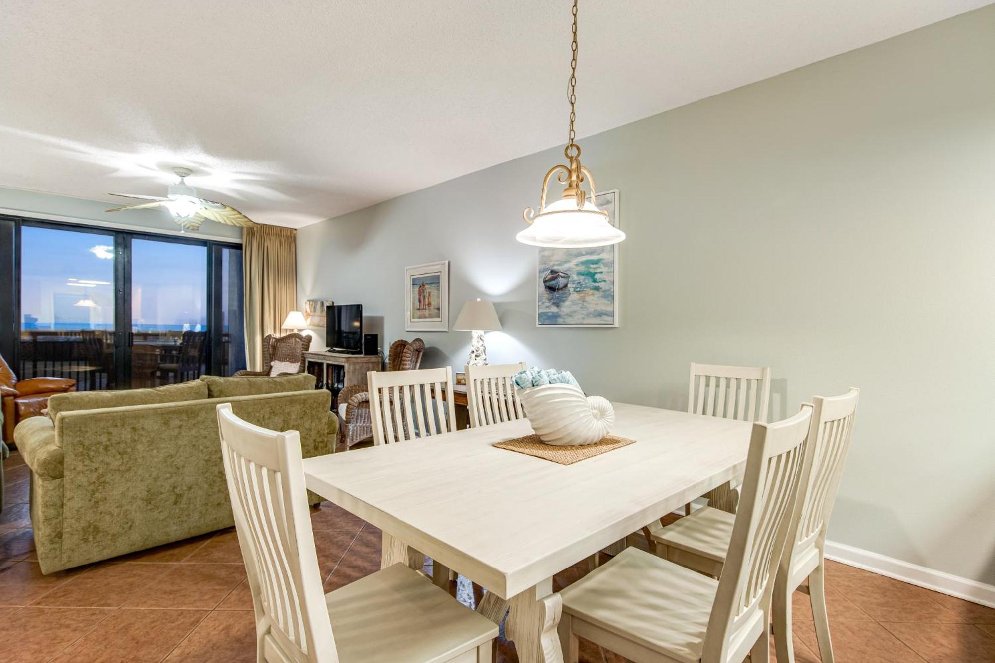 Navarre Towers Condos Room photo