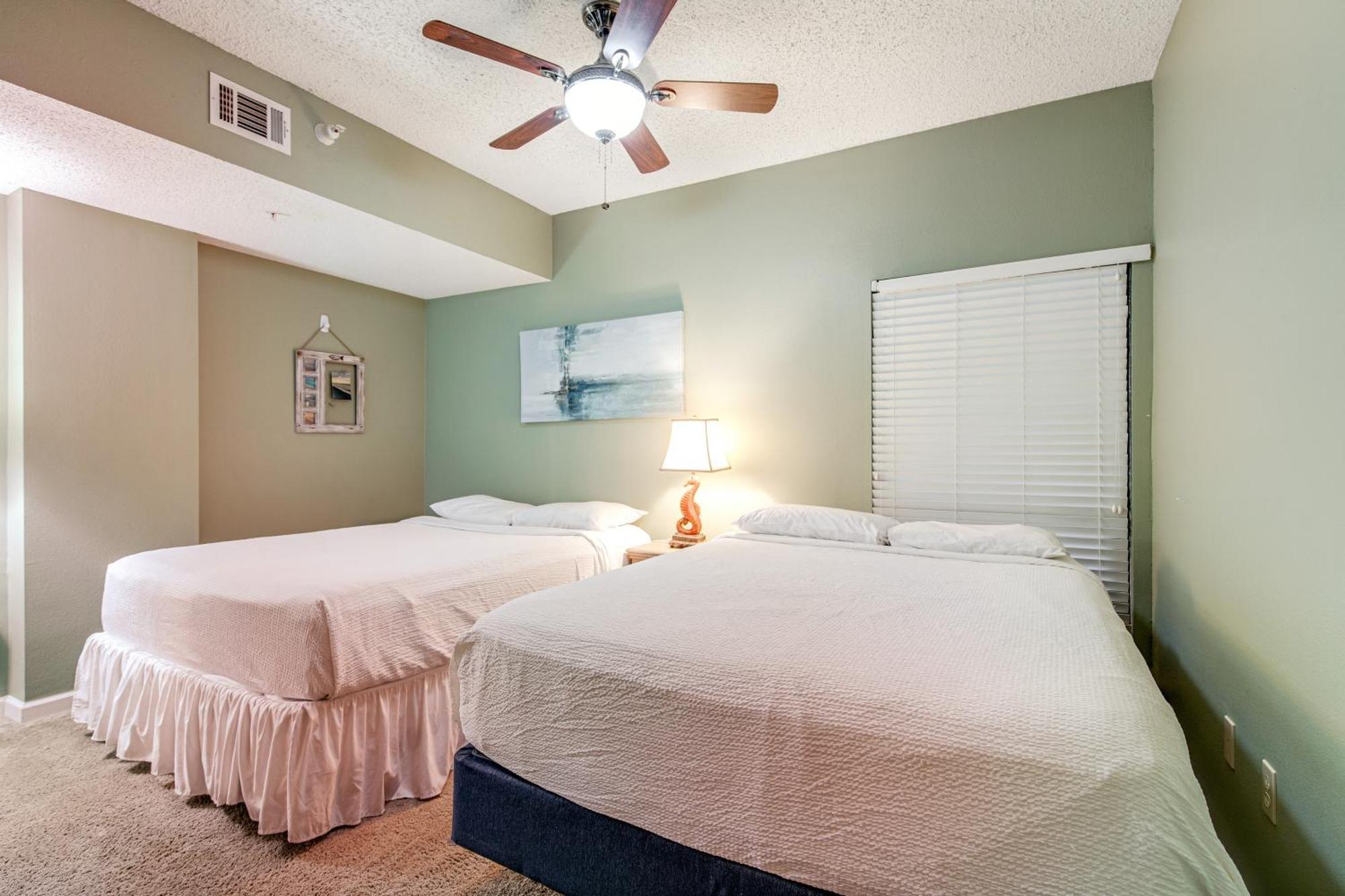 Navarre Towers Condos Room photo