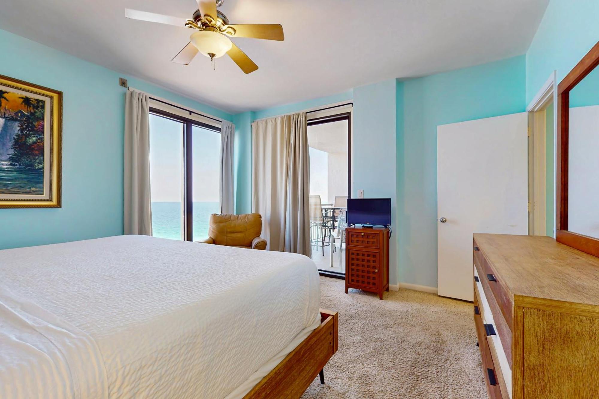 Navarre Towers Condos Room photo