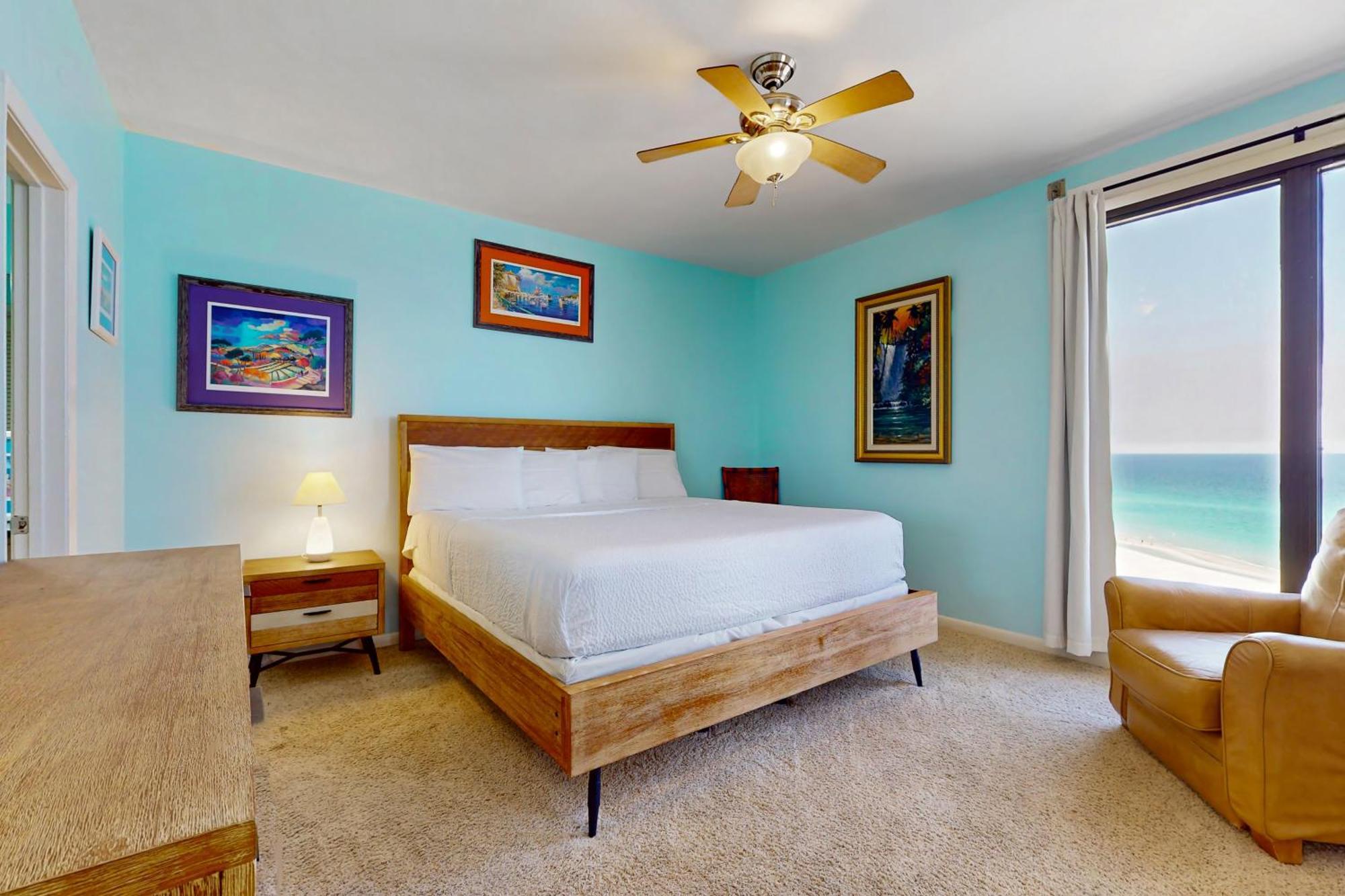 Navarre Towers Condos Room photo