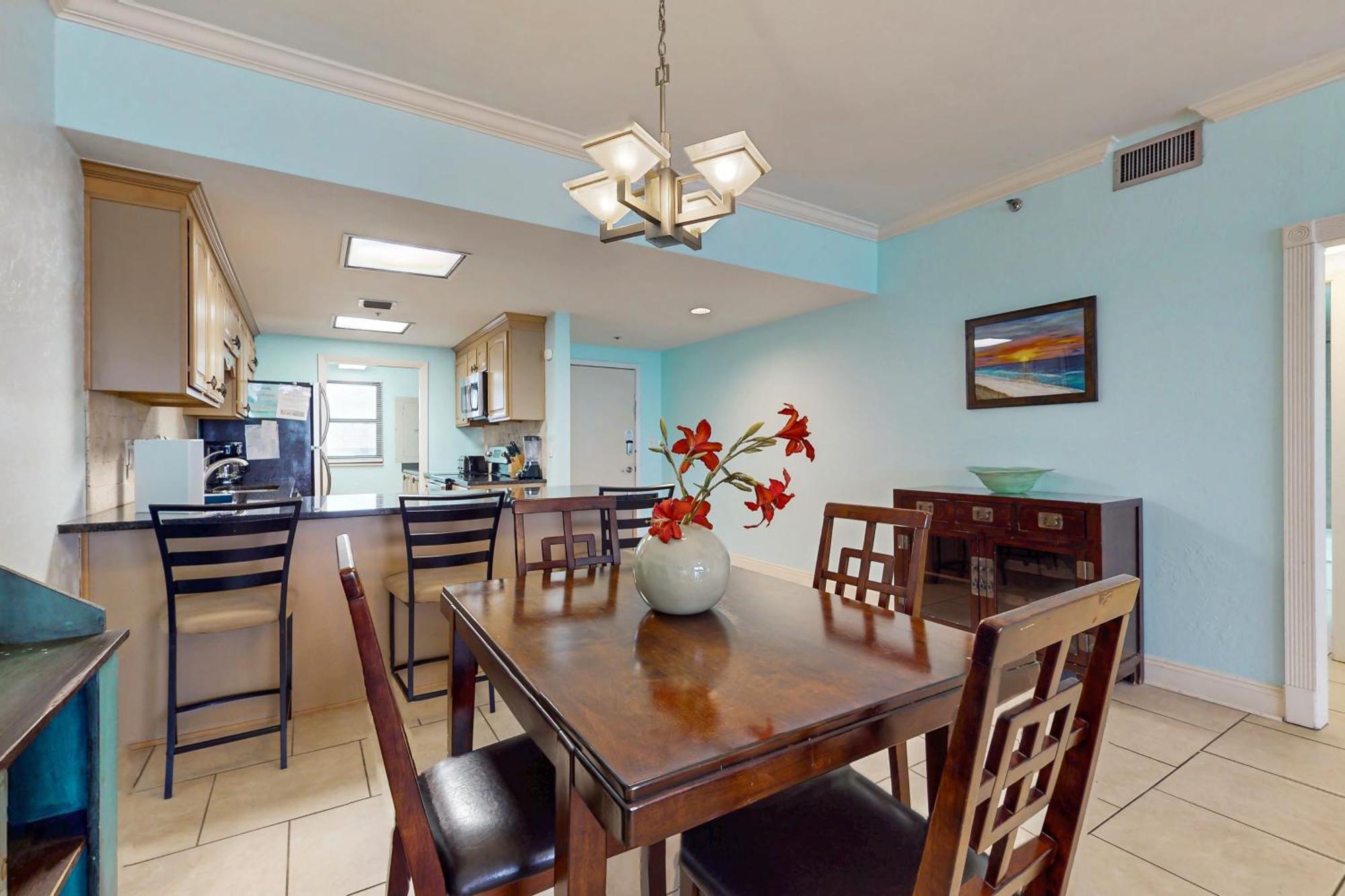 Navarre Towers Condos Room photo