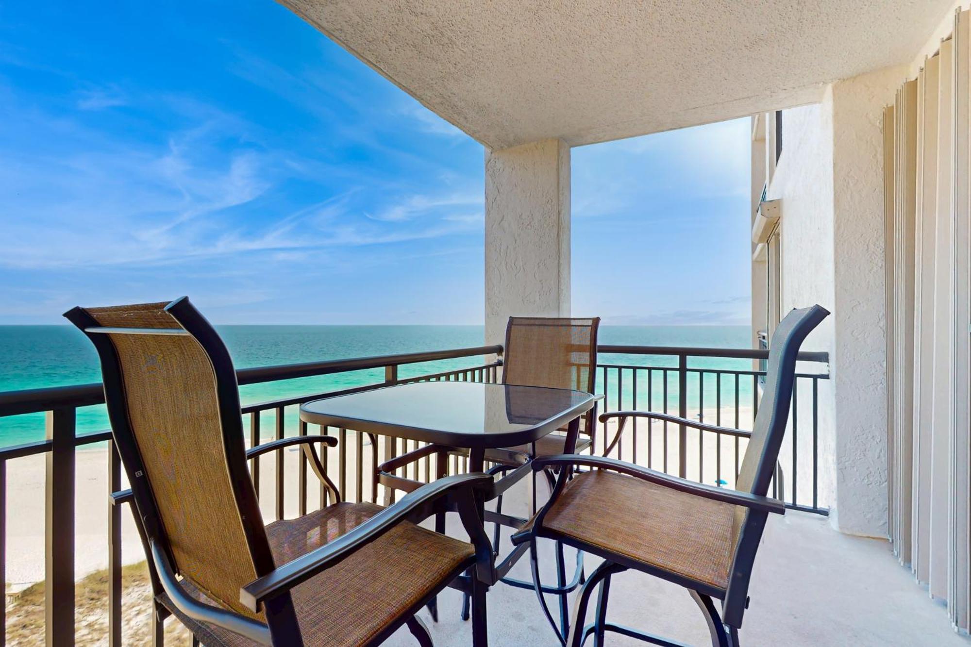 Navarre Towers Condos Room photo